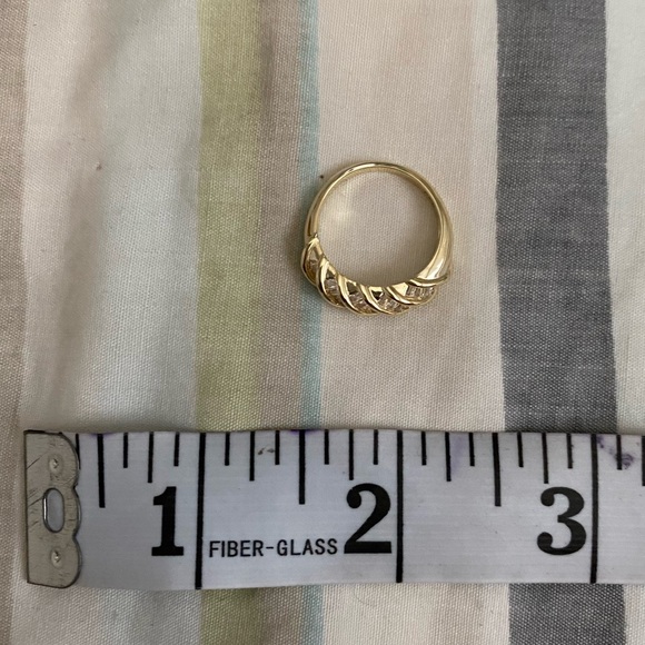 Twist baguette croissant ring with cubic zirconia stones - Picture 7 of 7